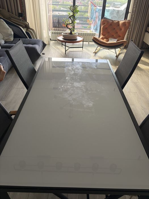 Садовый стол стекляный