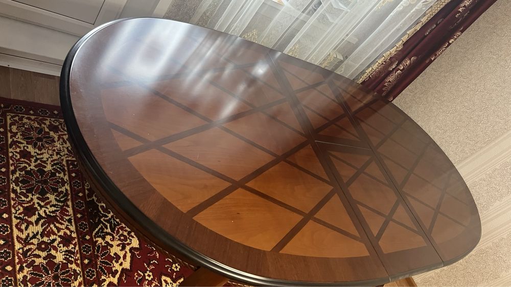 Продам стол для гостиной