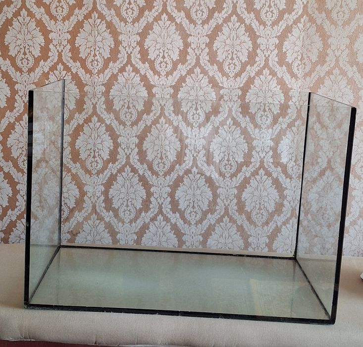 Продавам аквариум 50 л