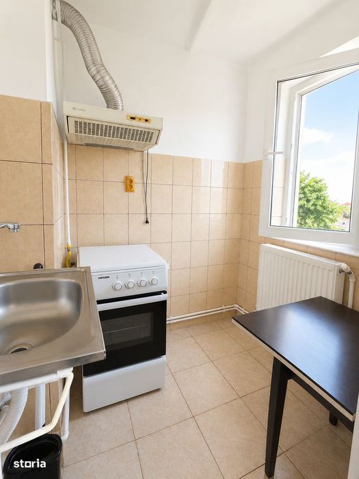 Garsoniera Zona Apollo Etaj 4 renovata recent