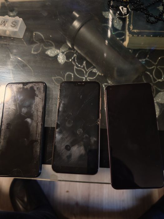 3 телефона за части