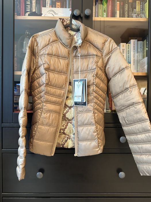 Олекотено дамско яке Guess две лица