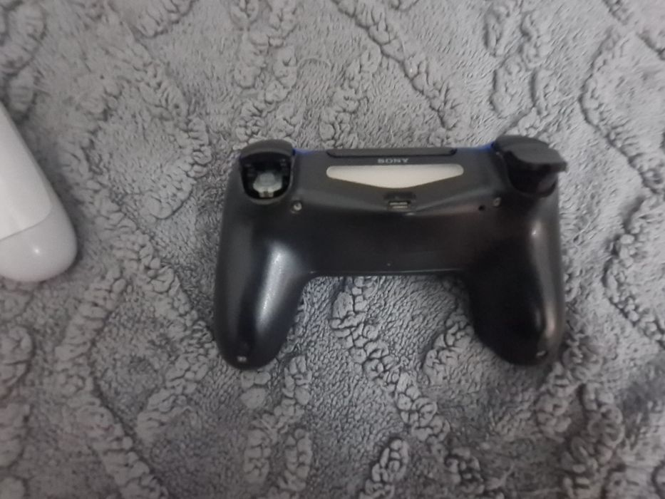 Продам Sony PlayStation 4 (PS4)
Приставка в хорошем рабочем состоян