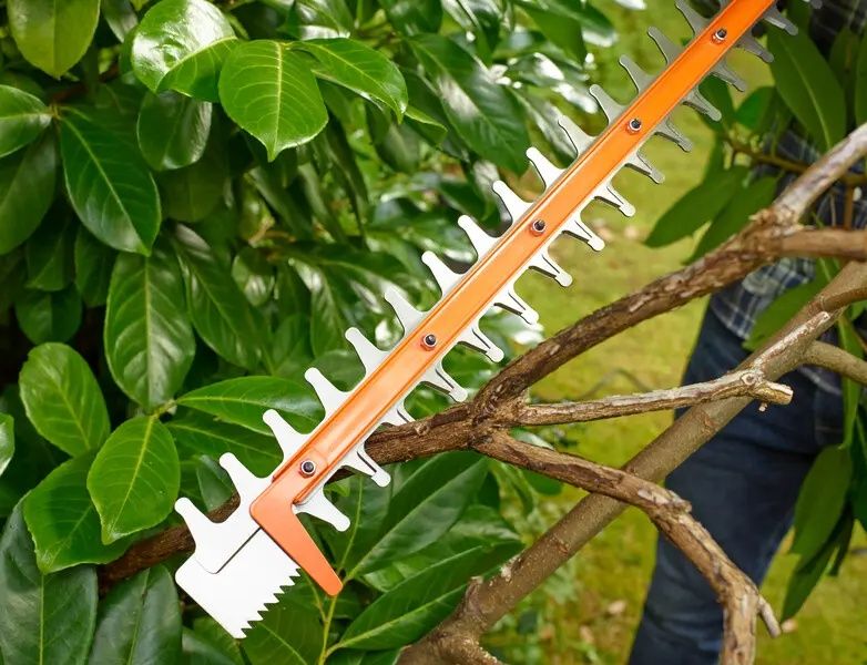 Foarfeca electrica Black+Decker pentru gard viu 36V lama 550mm