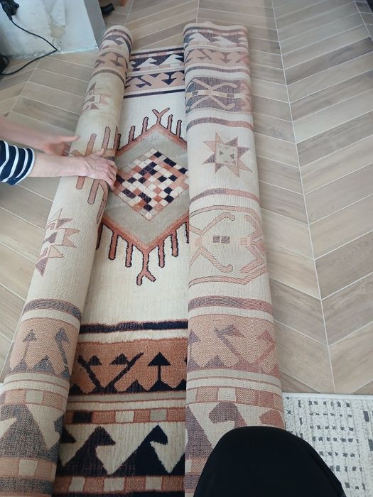 Продавам вълнен персийски килим