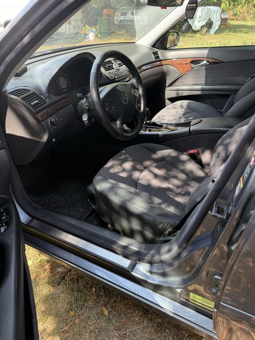 Mercedes e class w211