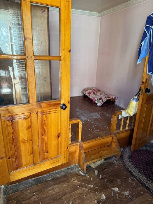 Участок сотилади 5 соток . Сутиги 30 мингдан