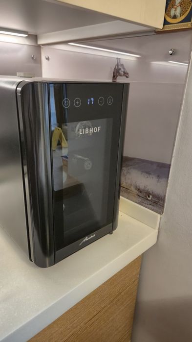 Продаю холодильник для вина б/у