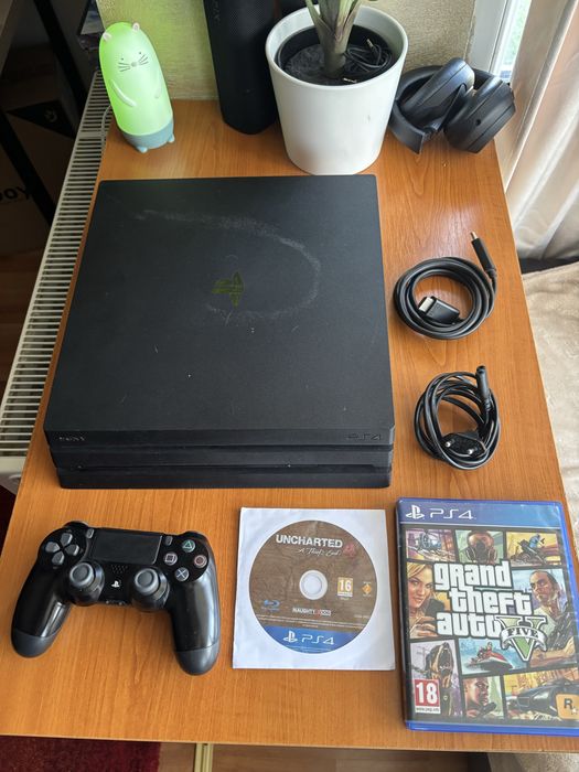 Consola Playstation 4 Pro cu SSD 480GB, 1 controller, cabluri si 2 jocuri, cu mentenanta facuta, in stare perfecta de functionare