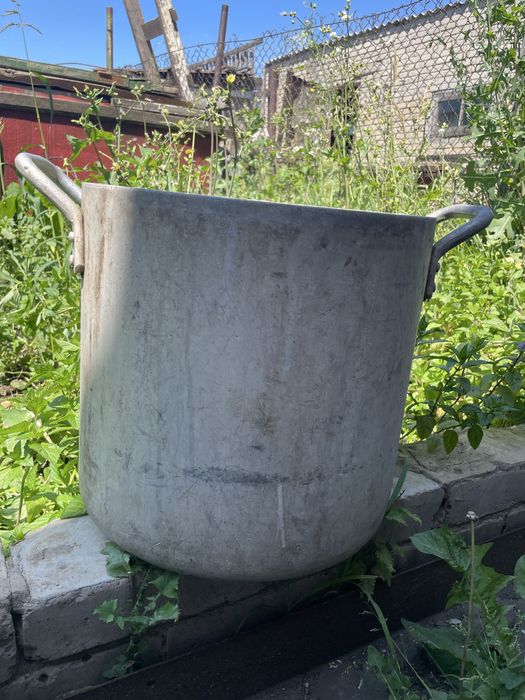 Продам алюминиевую кастрюлю