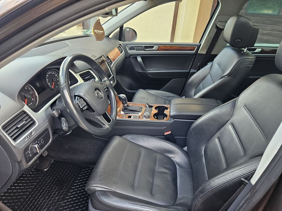 Vw touareg 3.0 tdi,239 cp,moca braun,xenon-led,panorama,piele,distronic, ventilatie scaune etc..
