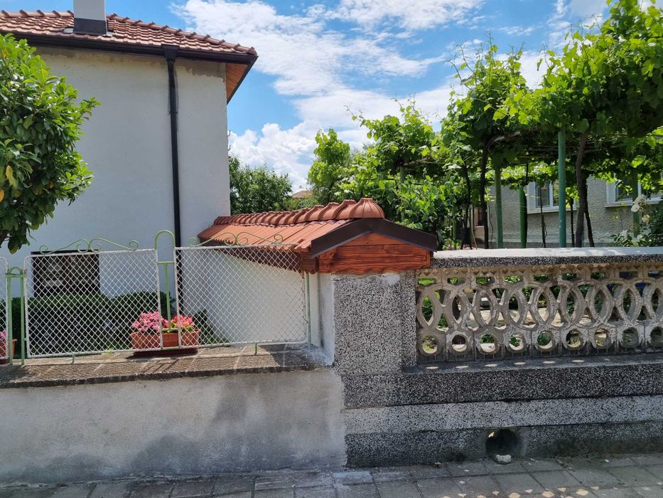 Божидар строи ви предлага на вашето внимание