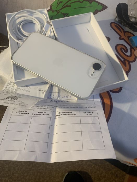 iPhone 16e – като нов, в гаранция, само 6 цикъла на батерията!