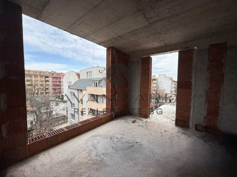 Продава се Тристаен апартамент в Пловдив, Кючук Париж - 122 кв.м за 718 €/кв.м - Снимка #2