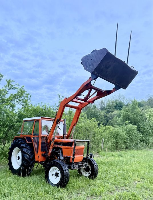 Încarcator frontal pt tractor fiat 640 ,600, 550 cu furcă si cupă