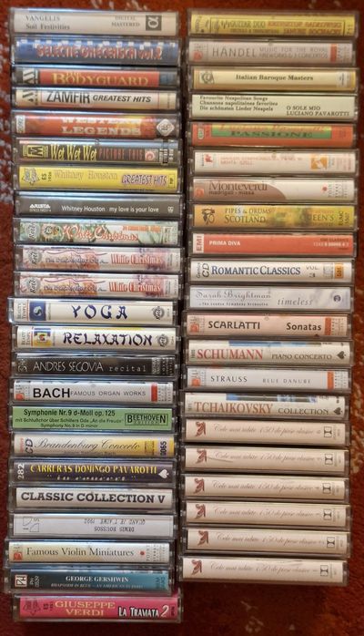Casete audio cu muzică pop, rock, euro dance, jazz, clasică etc.