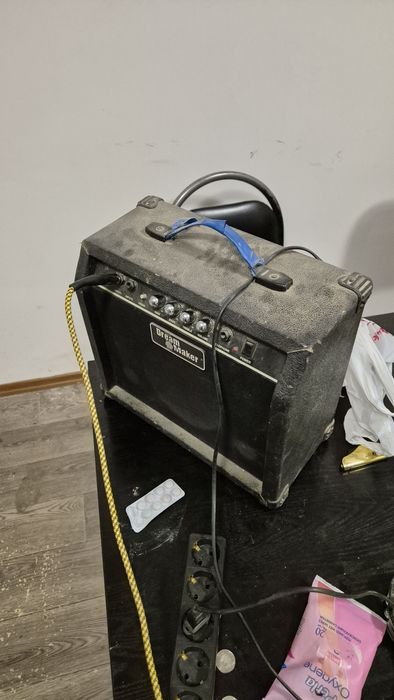 Электронной бас гитара + комбо усилитель на 25