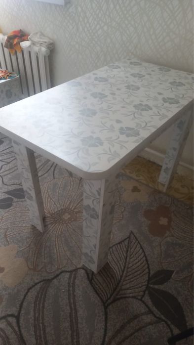 Продам стол срочно
