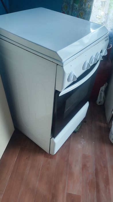 Продам газовую плиту
