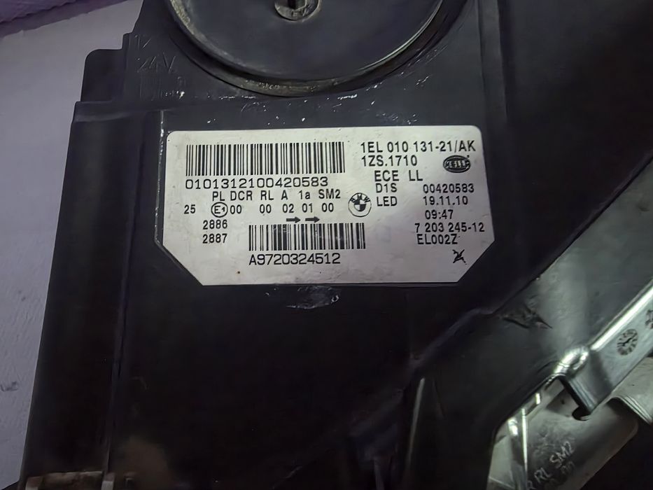 Far stanga BMW Seria 5 F10 F11 Bi-Xenon LED original HELLA 7203245