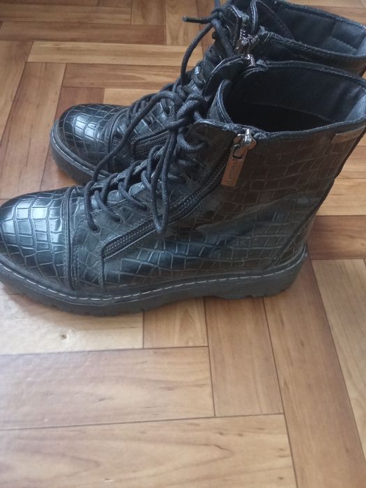 Ботинки демисезонные рр 37  в идеальном состоянии