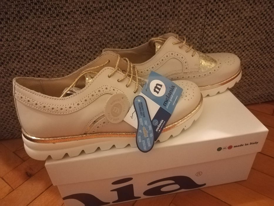 Pantofi nr 36 noi cu eticheta, Melania