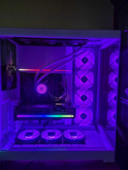 Vand Sistem Ryzen 7 9700x, Rx 7800xt Saphire Nitro+, 64 GB DDR5 6000