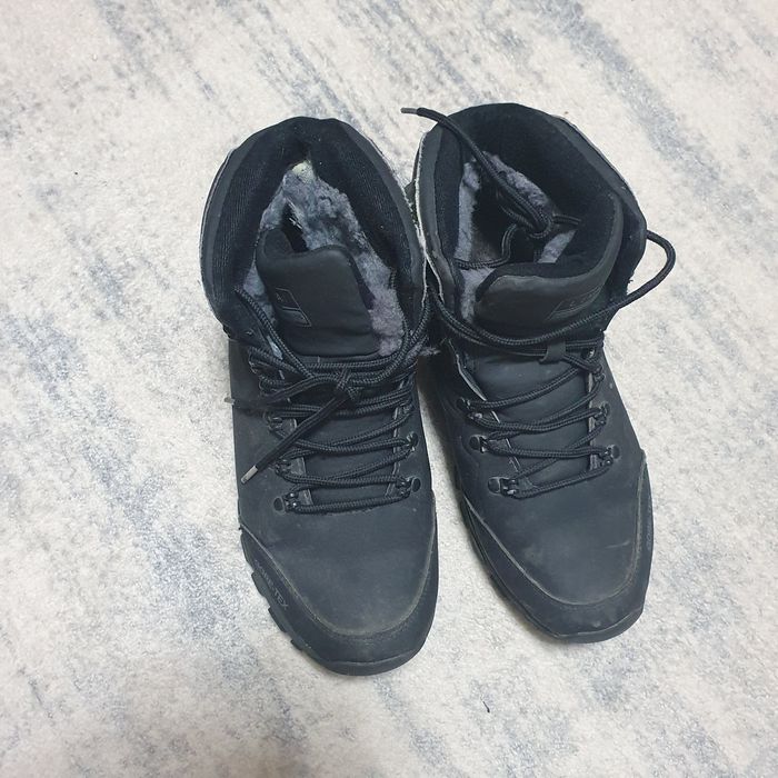 Отдам обувь ботинки и кроссовки