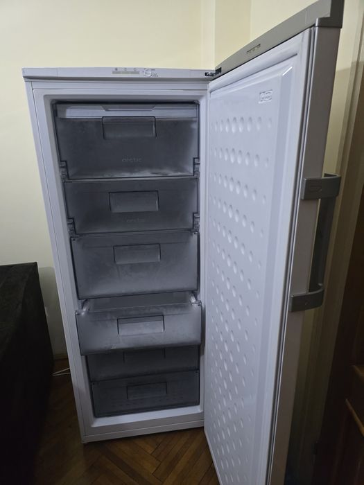 Congelator Arctic cu ridicare personala