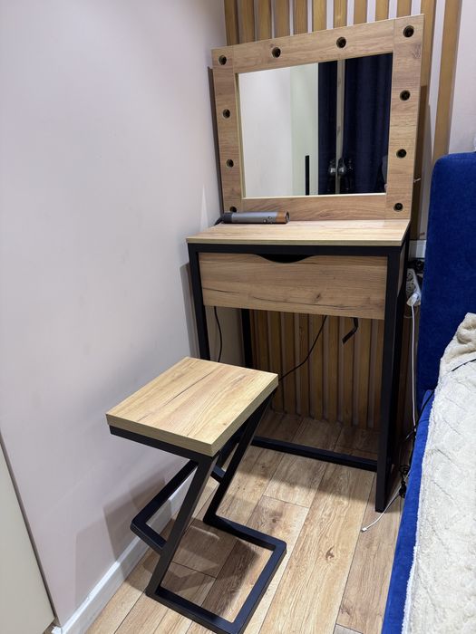 Стол визажиста, гримерный