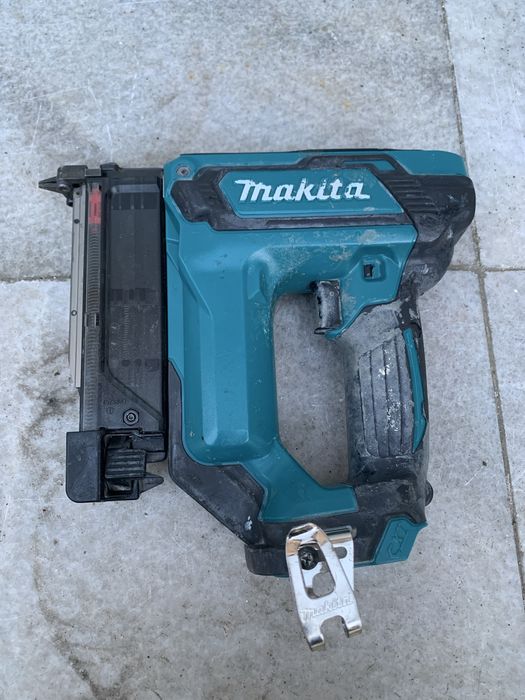 Makita FT354D/такер на гвоздеи/+батерия
