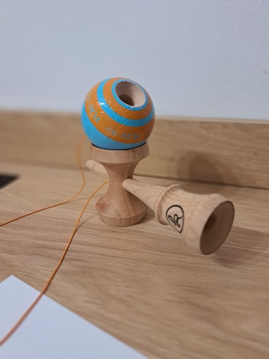Kendama europe play grip sticky clear+Kendama Krom pop sticky clear