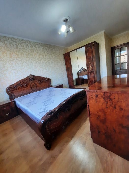 Продам спальный гарнитур