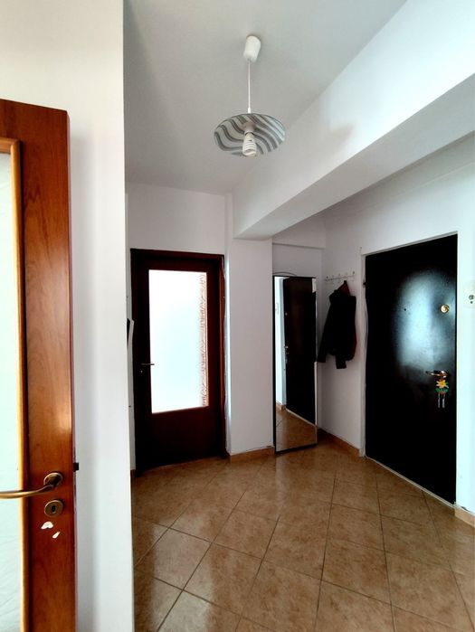 Închiriez apartament