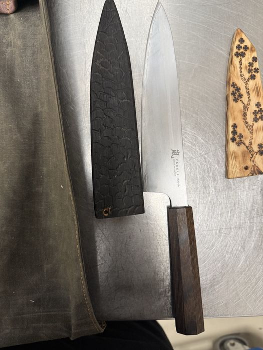 Японски нож Yaxell 21 см.