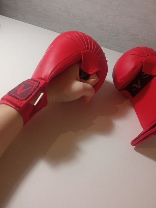 Продам перчатки для каратэ