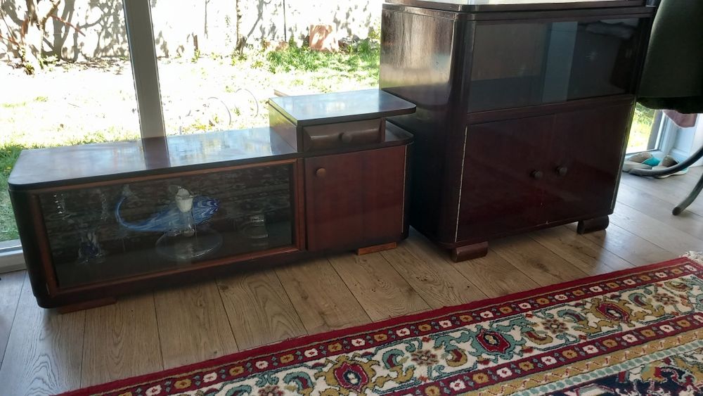 Mobilier living vintage – vitrină și comodă, stare bună