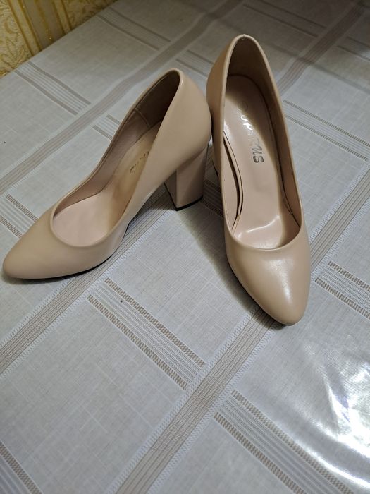 Каблук беживый 35 размер