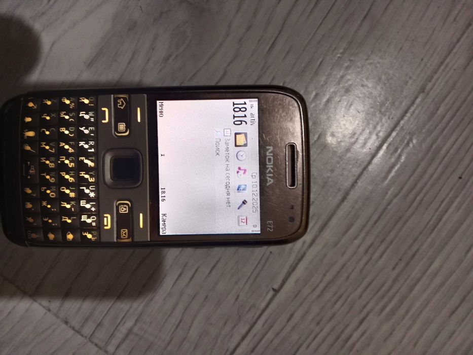 телефон NOKIA E71-1