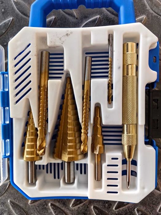 Боркорони стъпкови свредла 7в1 за конусни дупки + автоматичен център