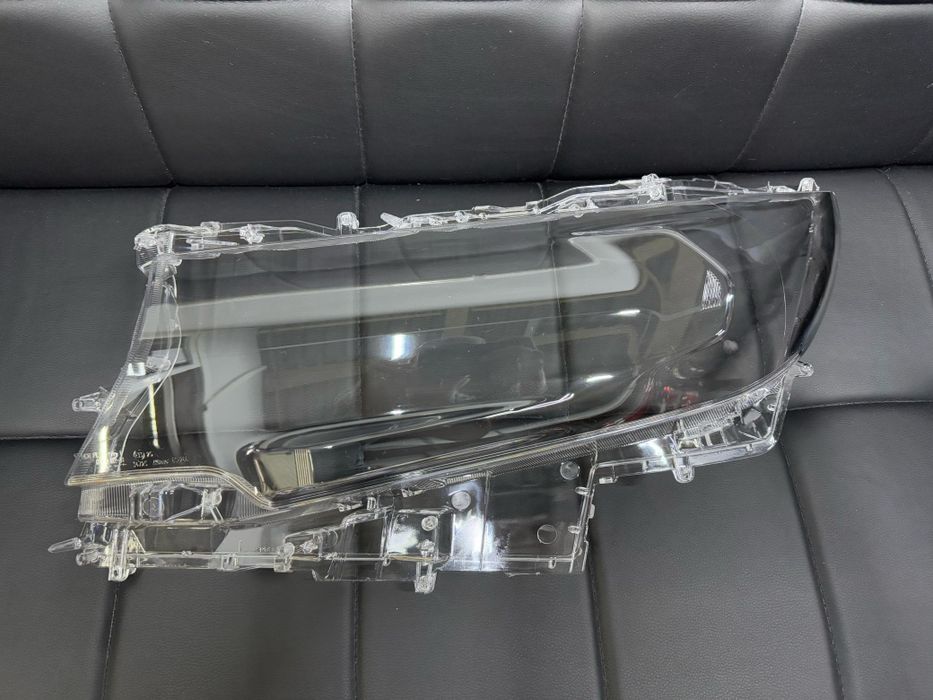 Стекло фар Прадо 150 с 2018 года