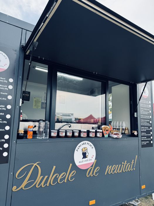 De închiriat Rulota Fast-Food complet echipata– CLĂTITE, GOFRE ȘI GOGOȘI