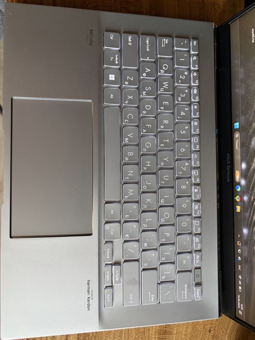 ASUS Zenbook Intel Core i9 32GB