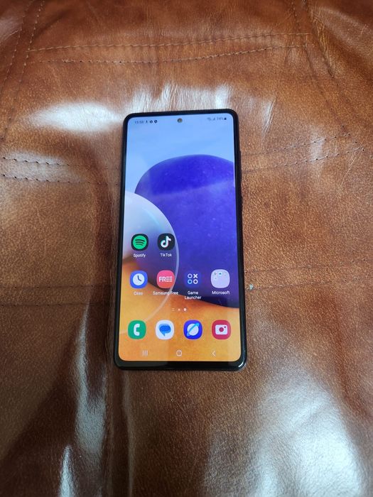 Samsung galaxy A72  128gb 6 gb ram