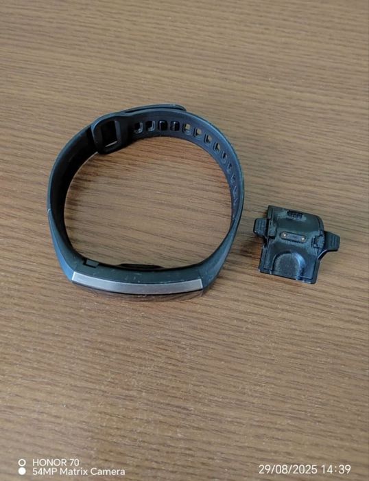 Vand brățară de fitness