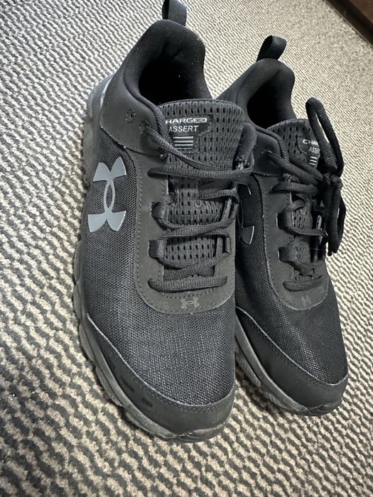 Under Armour 44 Charge Assert
