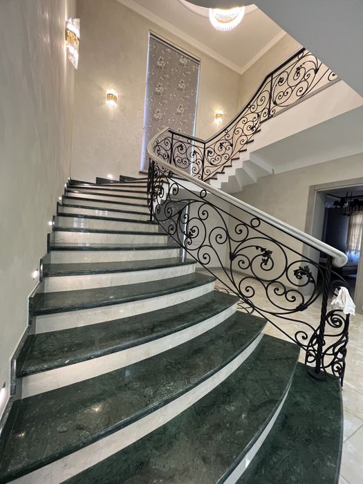 Сдаётся в Аренду шикарный особняк в центре города