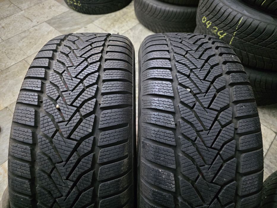 2бр Като нови Зимни гуми 225 55 16 - Uniroyal- DOT 2023