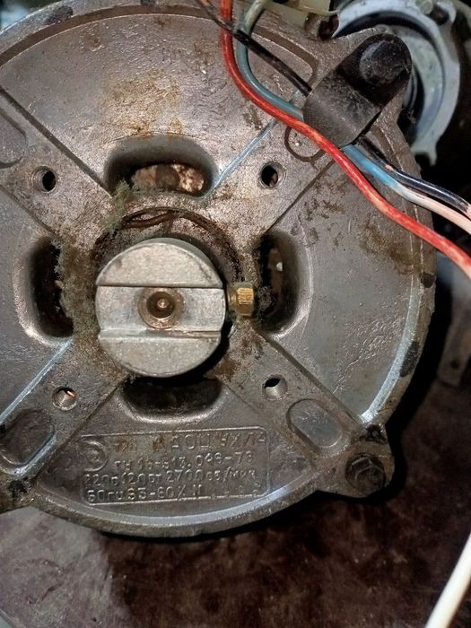 Продаётся мотор  Рабочий