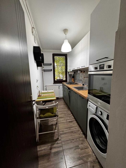 Garsonieră de închiriat – 34 mp, complet renovată, la 6 minute de metrou Valea Ialomiței